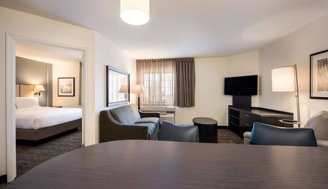 3 1BR Suites w/Kitchen & BBQ Area for Home-Like Comfort and Easy NYC Access