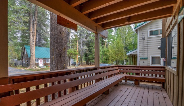 3 bedroom, 2 bath, sleeps 8. West End of Donner Lake DLR#132