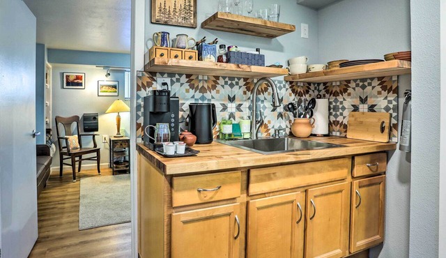 3 Mi to Dtwn: Convenient Denver Apt