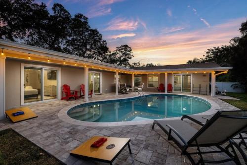 3 Mins to Beach Heated Pool Ping Pong Pool Table
