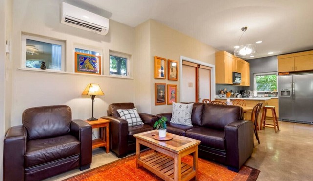 3214 Seattle · Cozy & Peaceful 2b2.5b South Seattle House w/AC