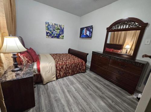3F6-Chelsea Suites In-Unit Washer dryer and TV
