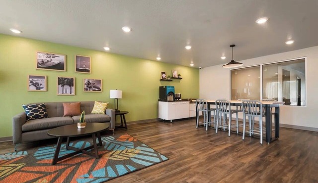 4 Dog-Friendly Units with Spacious Kitchen & Easy Access to Rockledge Parks