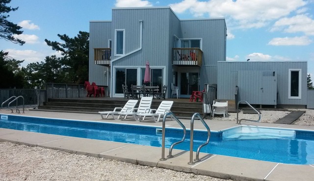 50 Ft Pool-on water-Slps 10-Pet Friendly- 4 BEDROOM- By Owner