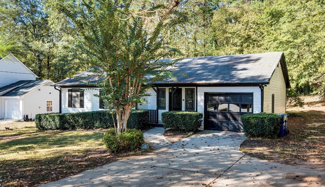 6 Mi to Marietta Square: Family Retreat w/Yard!