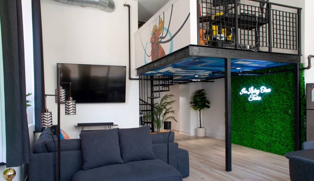 90 DAY MINIMUM STAY - Spacious Cyberpunk Themed Downtown Loft