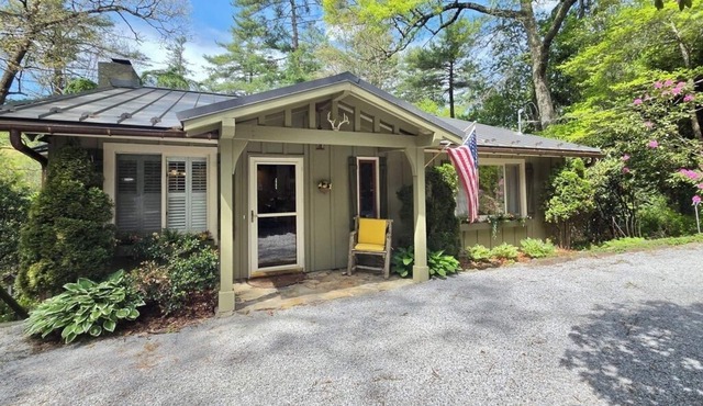 Acorn Cabin: Mountain Cottage with Private Deck | Peek at Lake Sequoyah