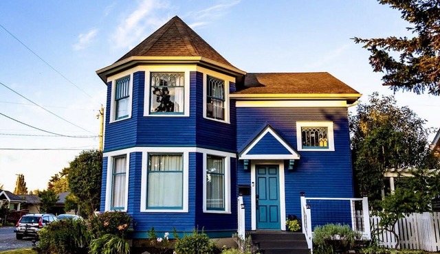 Amazing Victorian 4BR w/Hot Tub 5 Min to Downtown
