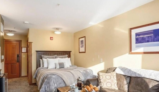 AS 222: Fireplace Studio | Ski-In/Out | Village Center
