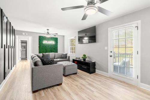 Atlanta Elegant 6BR Home Perfect for Groups & Families sleeps 18