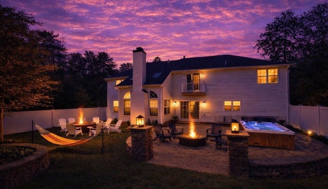 Backyard Oasis 5BR Hot Tub 2 Fire Pits Game Room