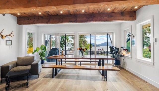 Bayview Modern Luxury by the Lake