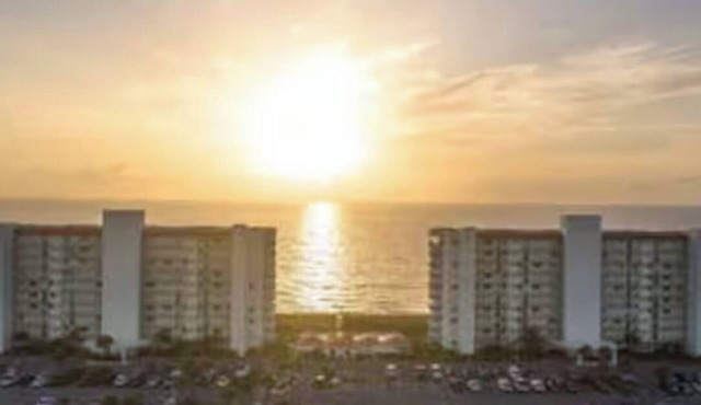 Beach Front Condo with Breathtaking Views