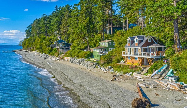 Beachfront Studio w/Lovely Views, Private Patio
