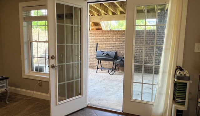 BEAUTIFUL HOME LOCATED IN QUITE AREA NEAR GOLF COURSE!