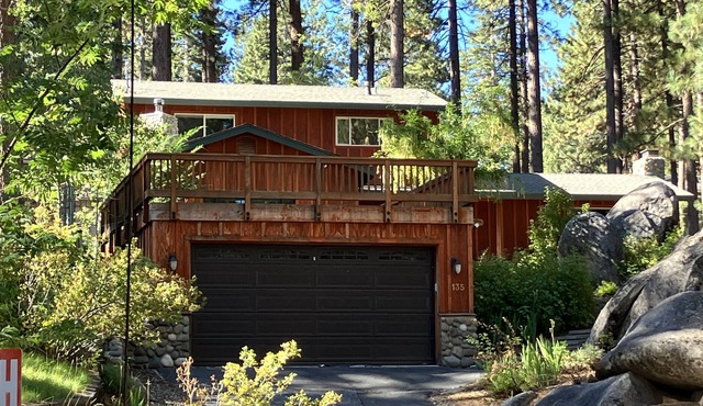Beautiful two level Chalet in upscale lakefront neighborhood