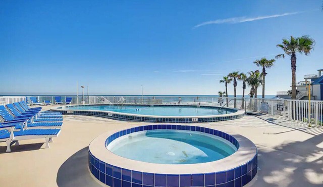 Beautiful Daytona Beach Shores Condo w/Hot Tub!