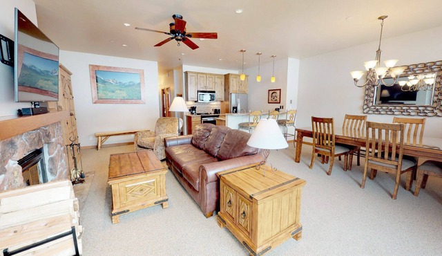 Beautiful Views, Updated Condo, W/ Snowmass Club Access