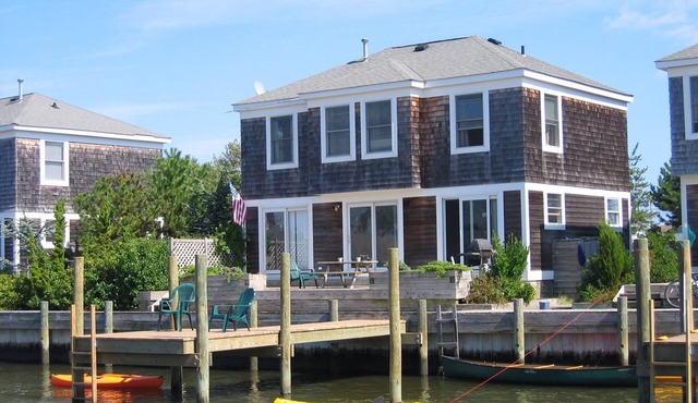 Beautiful Waterfront Beach House 1 Block to Beach