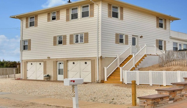 BEST VALUE Ocean Frnt Home private beach open Weekly/month open 7/31 - Labor Day