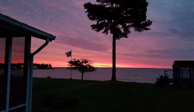 Bleu Bayou Cottage - Waterfront Beach-Magnificent Views! Close to DC & Richmond