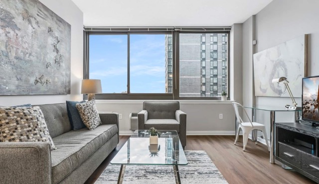 Bluebird Suites near PATH