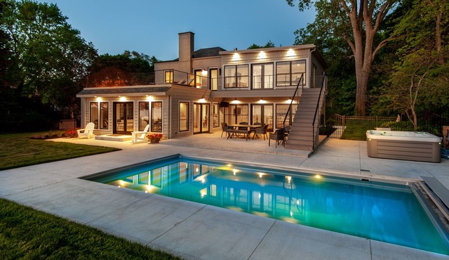 Bluffside Splendor: Pool, Hot Tub & Panoramic Lake Views