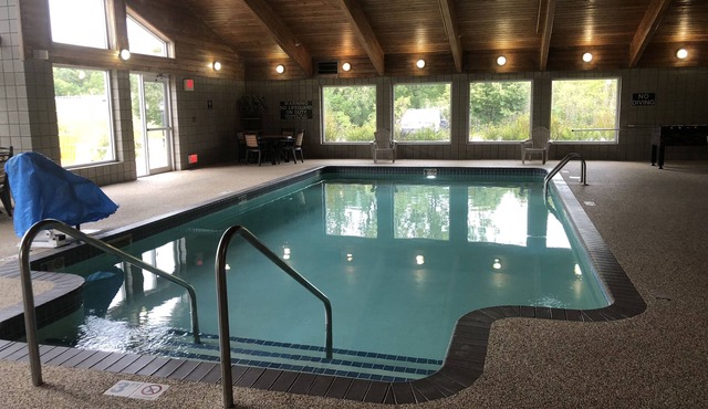 Boarders Inn & Suites by Cobblestone Hotels - Fayette