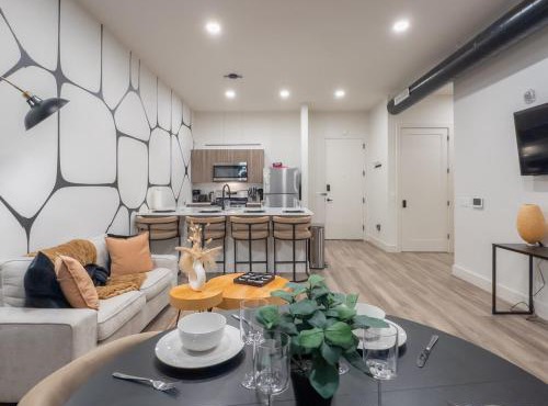 Boho Bliss, Sleeps 16, Park 2 cars FREE, 20 PERCENT OFF