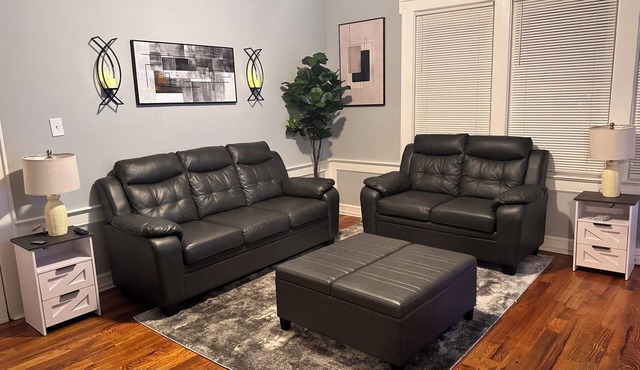 Bold Luxury 2BR Family Haven Close to Everything