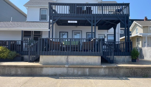 Bright And Spacious Haven - direct beach access and spectacular shoreline views