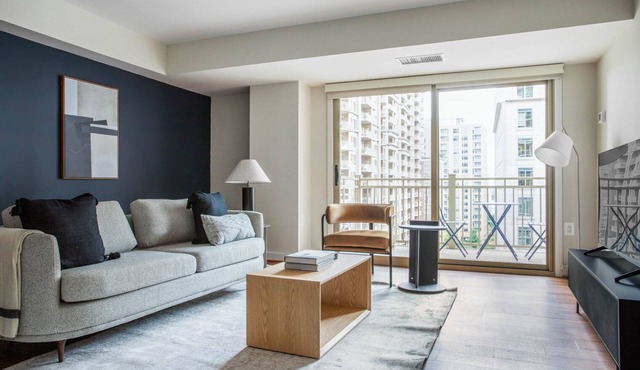 Bright Ballston 1BR w/Concierge, W/D & Pool, near Metro, by Blueground