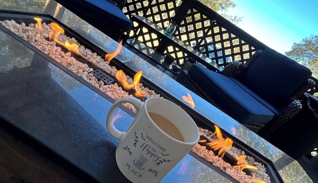 Cave Divers Spring Escape, Sleeps 8+, Private Patio, Fire Pit, Spacious Kitchen