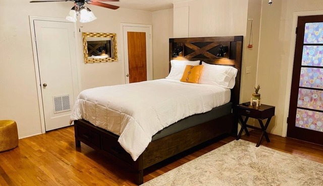 Central 3-bedroom house in Redding with Pool & Vintage Bar Room
