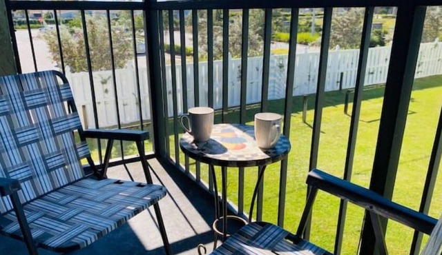 Centrally located quiet cozy 2nd floor condo unit