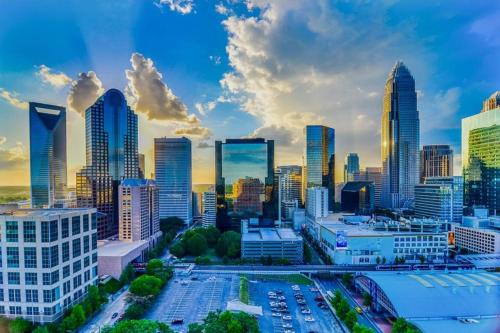 Charlotte Studio Apartment Near Uptown & Minutes to Hospital, Free Wi-Fi, Coffee & Gym