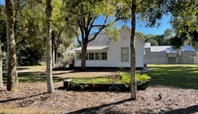 Charming 1930's house only a few blocks from the St. Johns River!