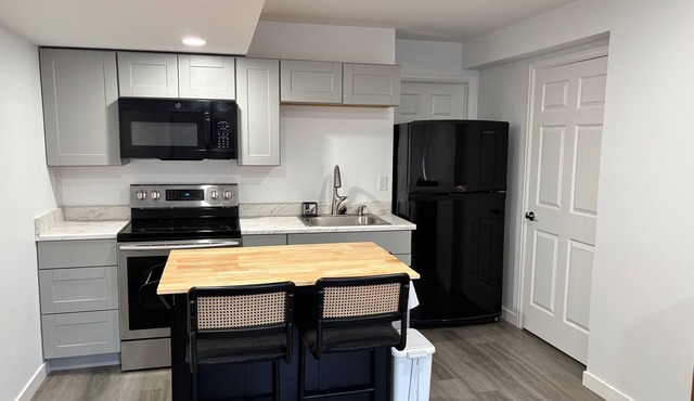 Charming 2-bedroom with WiFi and AC in Aurora