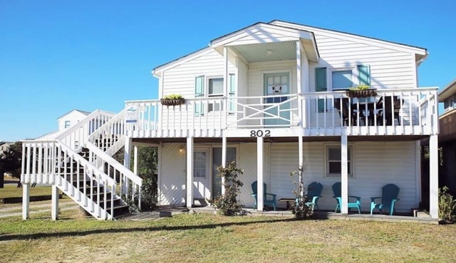 Charming 3-bedroom cottage on the most magical part of Topsail Island!