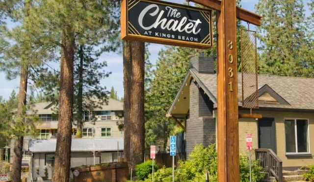 Charming hotel with lakeview, golf, skiing, WiFi, & Netflix