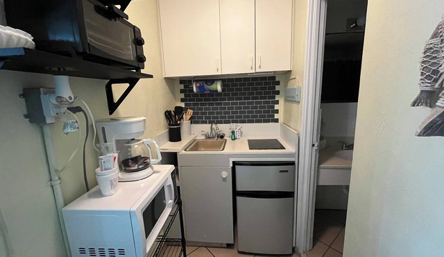 Charming resort in wonderful Daytona Beach with WiFi, AC Unit 310