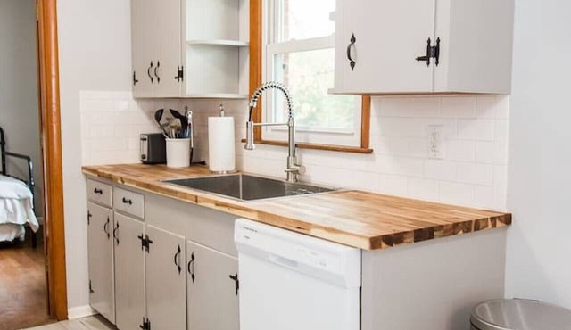 Charming Single Level Home Convenient 3 Bedroom