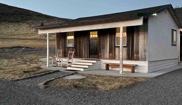 Charming Studio Cottage on 52 - acre farm!
