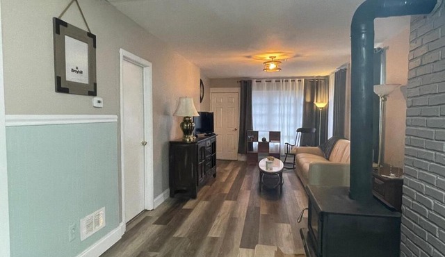 Cheerful two bedroom bungalow near Mountain Creek
