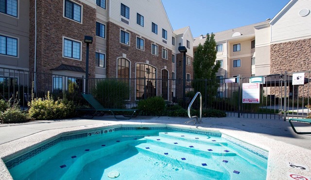 Cherry Creek Suite with Free Breakfast! Pool, Shared Hot Tub + Gym Access