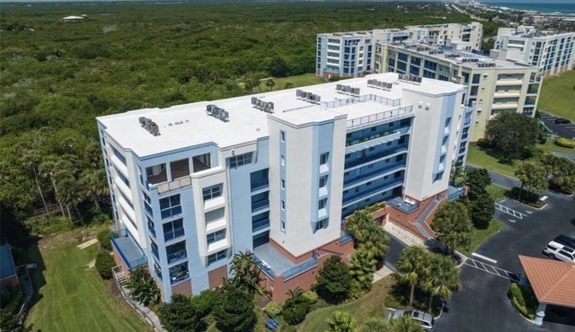 Coastal Breeze: Oceanwalk Resort