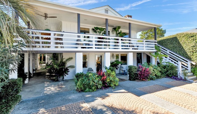 Coastal Charm. LOVED by Guests! Eight East Whole House
