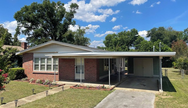 Coastal Comfort! Charming 3 bedroom, near beach and downtown Pensacola