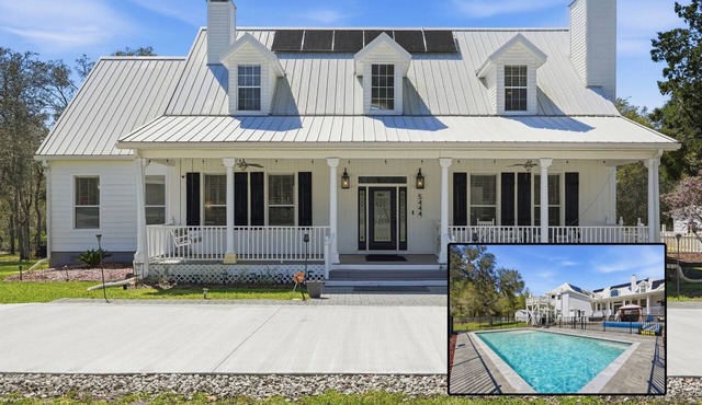 Country Estate w/6 bedrooms, 5.5 baths, POOL, HOT TUB, Volleyball Ct, Fire Pit