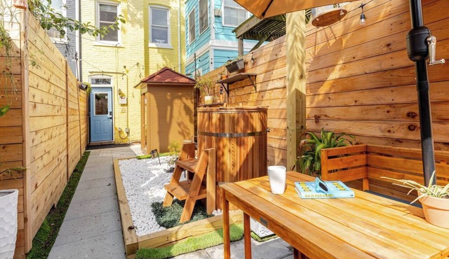 Cozy 2-bedroom Townhome in Washington D.C with Sauna, Cold Plunge + Workout area